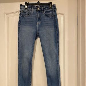 COPY - Women’s Hollister Blue Jeans Distressed at Bottom Size 5S (27W x 26L) Li…